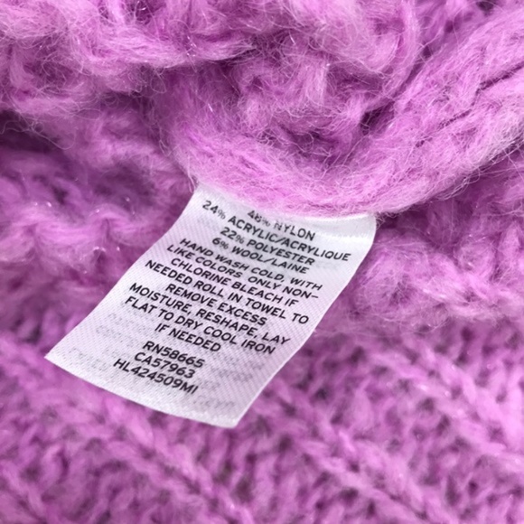 Chelsea28 Crewneck Sweater - Picture 5 of 6